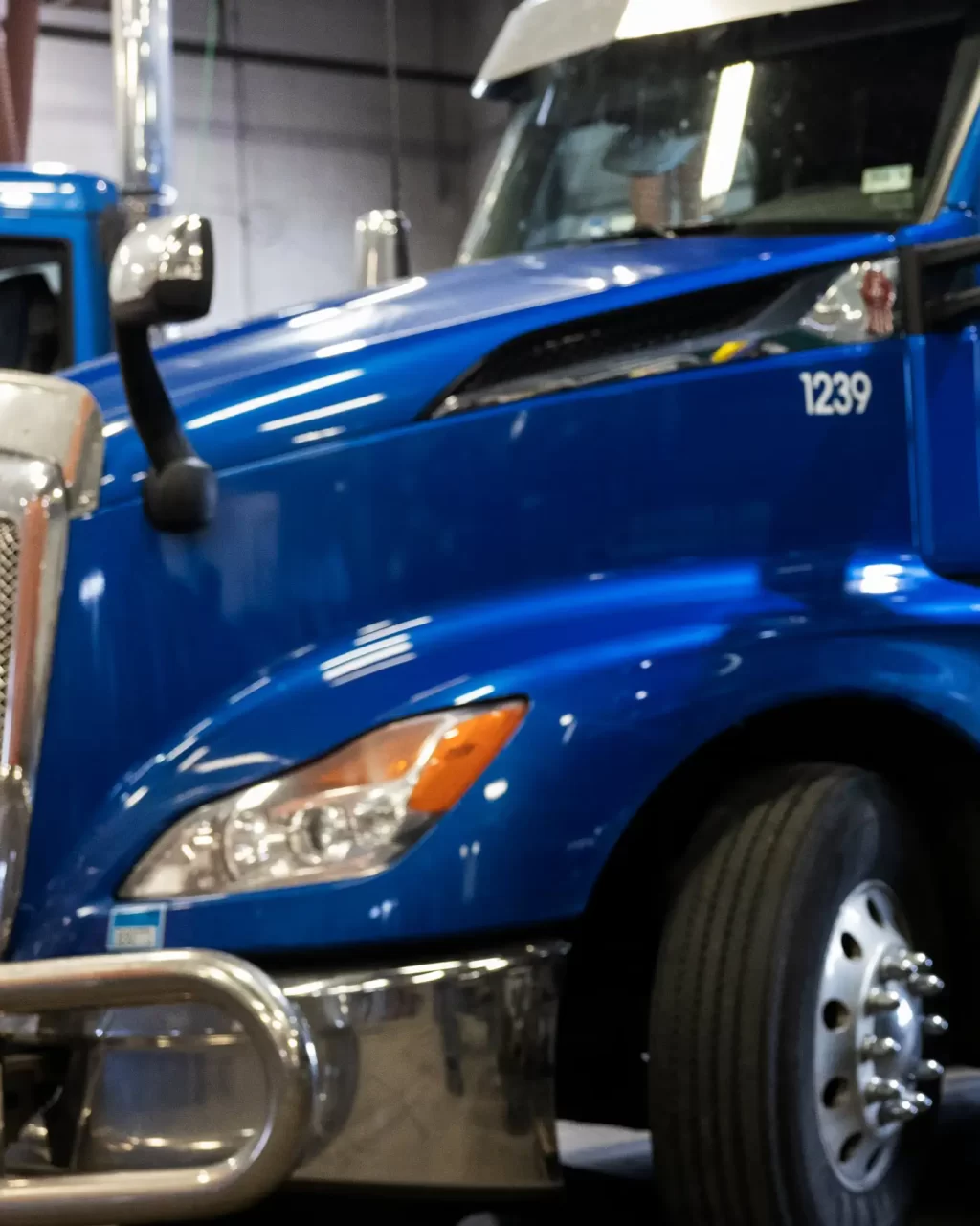 Véhicule lourd bleu